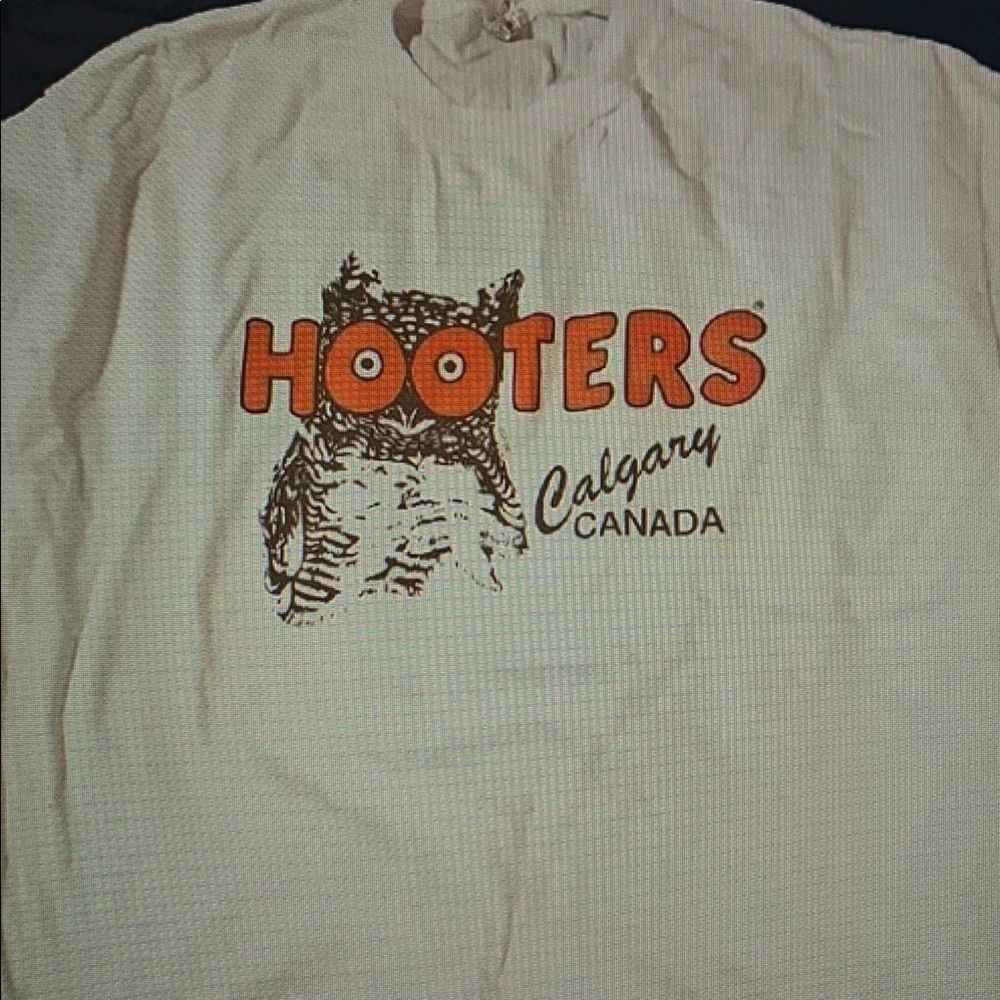 Hooters White Graphic Tee